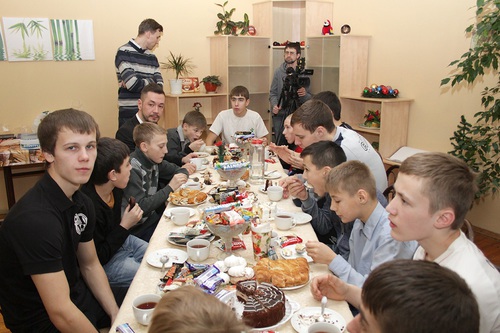 «Синара» побывала в детском доме «Синара» побывала в детском доме